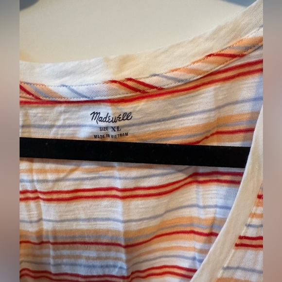 Madewell, V-neck whisper sleeveless tank new with tags size XL. - Picture 5 of 6